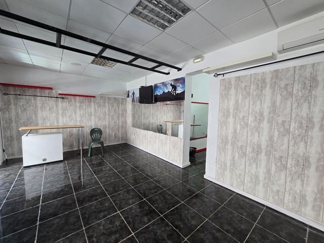 Local Commercial à louer à Mogán - 900 € (Ref: 9305165)