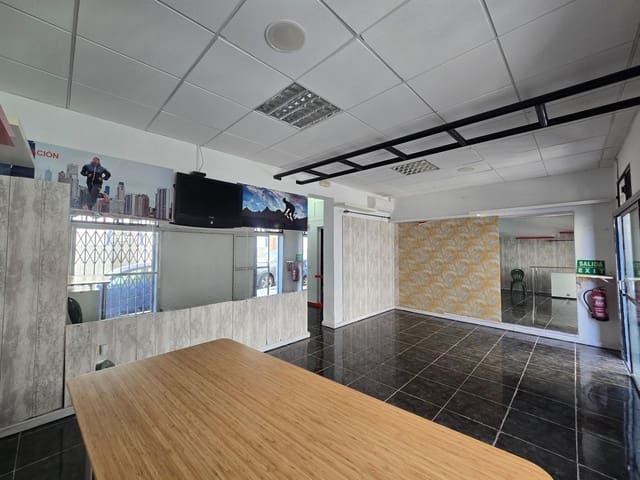 Local Commercial à louer à Mogán - 900 € (Ref: 9305165)