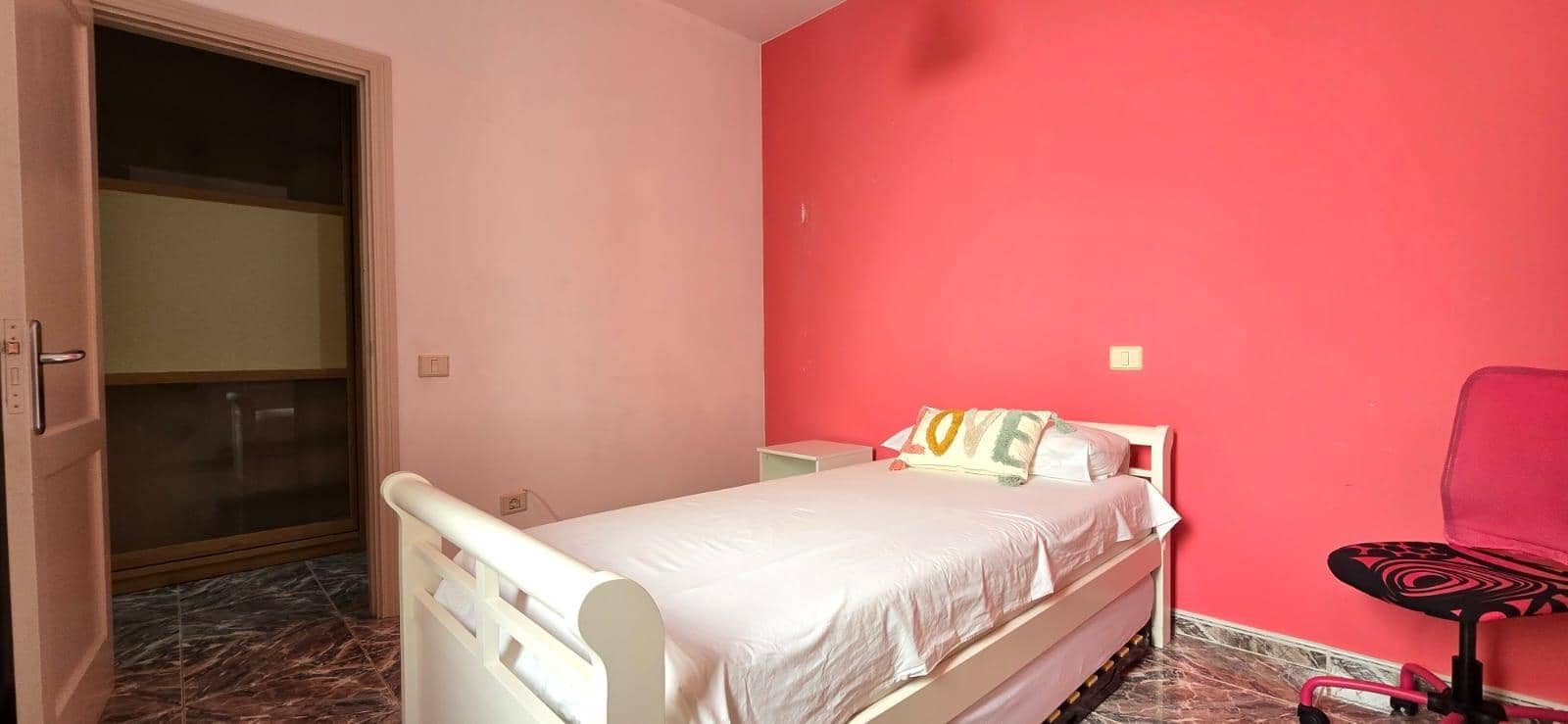 2 bedroom Flat for sale in Santa Lucia de Tirajana with garage - € 198,000 (Ref: 9317820)