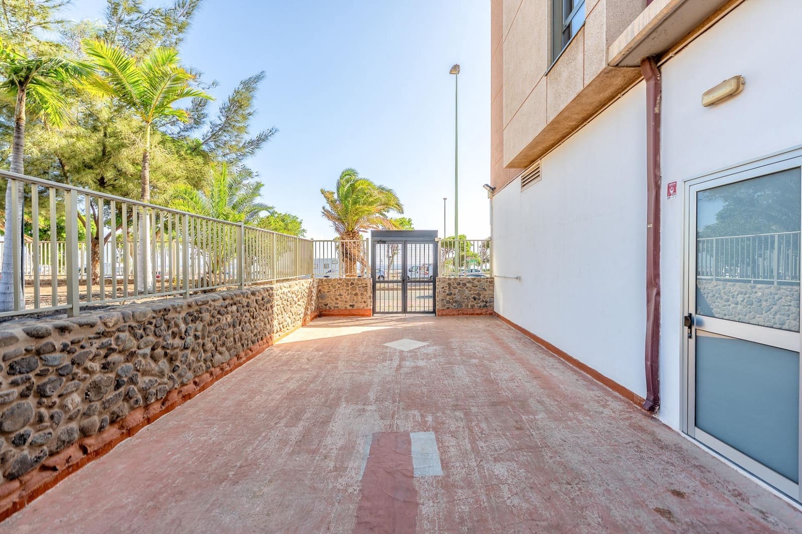 2 bedroom Flat for sale in Santa Lucia de Tirajana with garage - € 245,000 (Ref: 9437756)