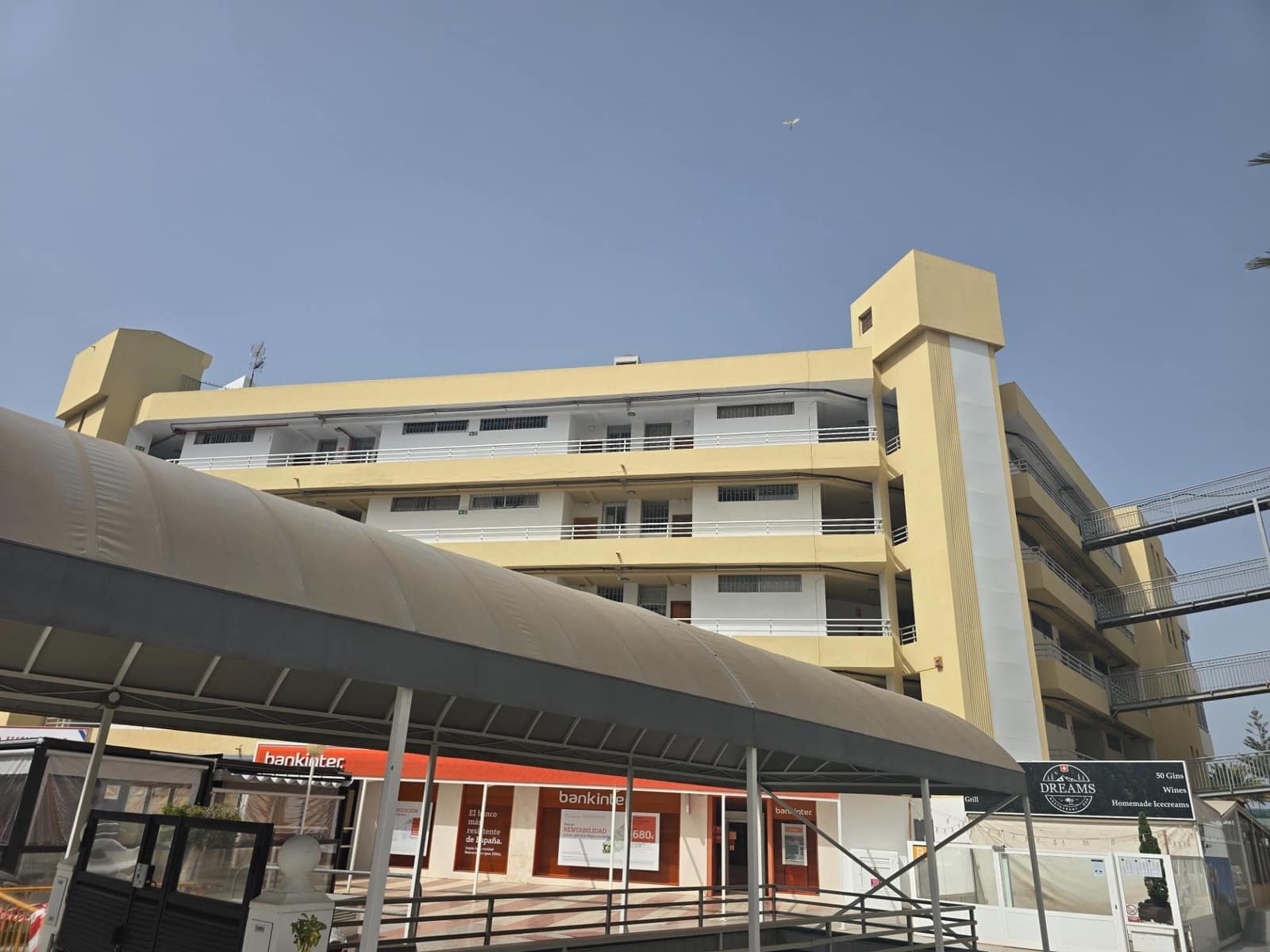 Local Comercial en Playa del Inglés en venta con piscina - 157.000 € (Ref: 9462056)