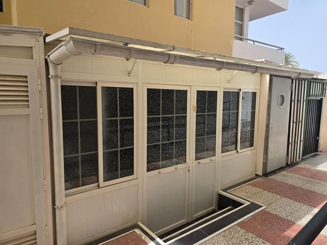 Local Comercial en Playa del Inglés, San Bartolomé de Tirajana en venta con piscina - 157.000 € (Ref: 9462056)