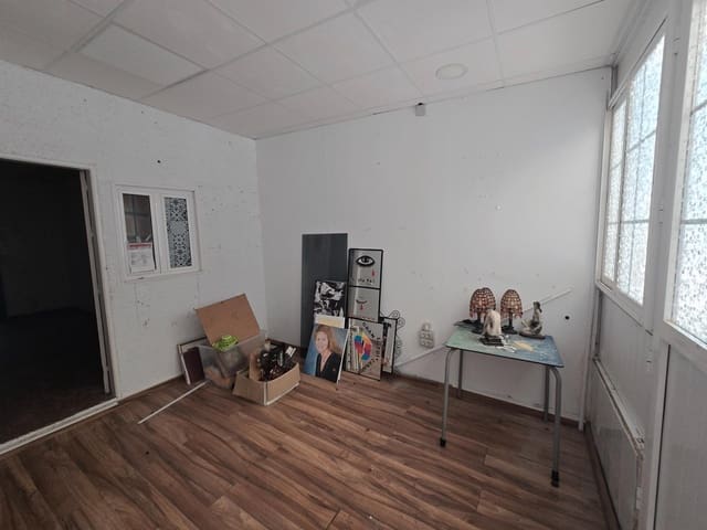 Local Comercial en Playa del Inglés, San Bartolomé de Tirajana en venta con piscina - 157.000 € (Ref: 9462056)