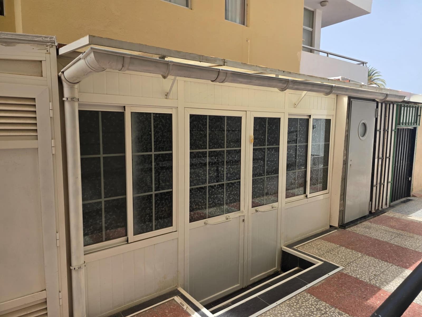 Kommersiell til salgs i Playa del Ingles med svømmebasseng - € 150 000 (Ref: 9462056)