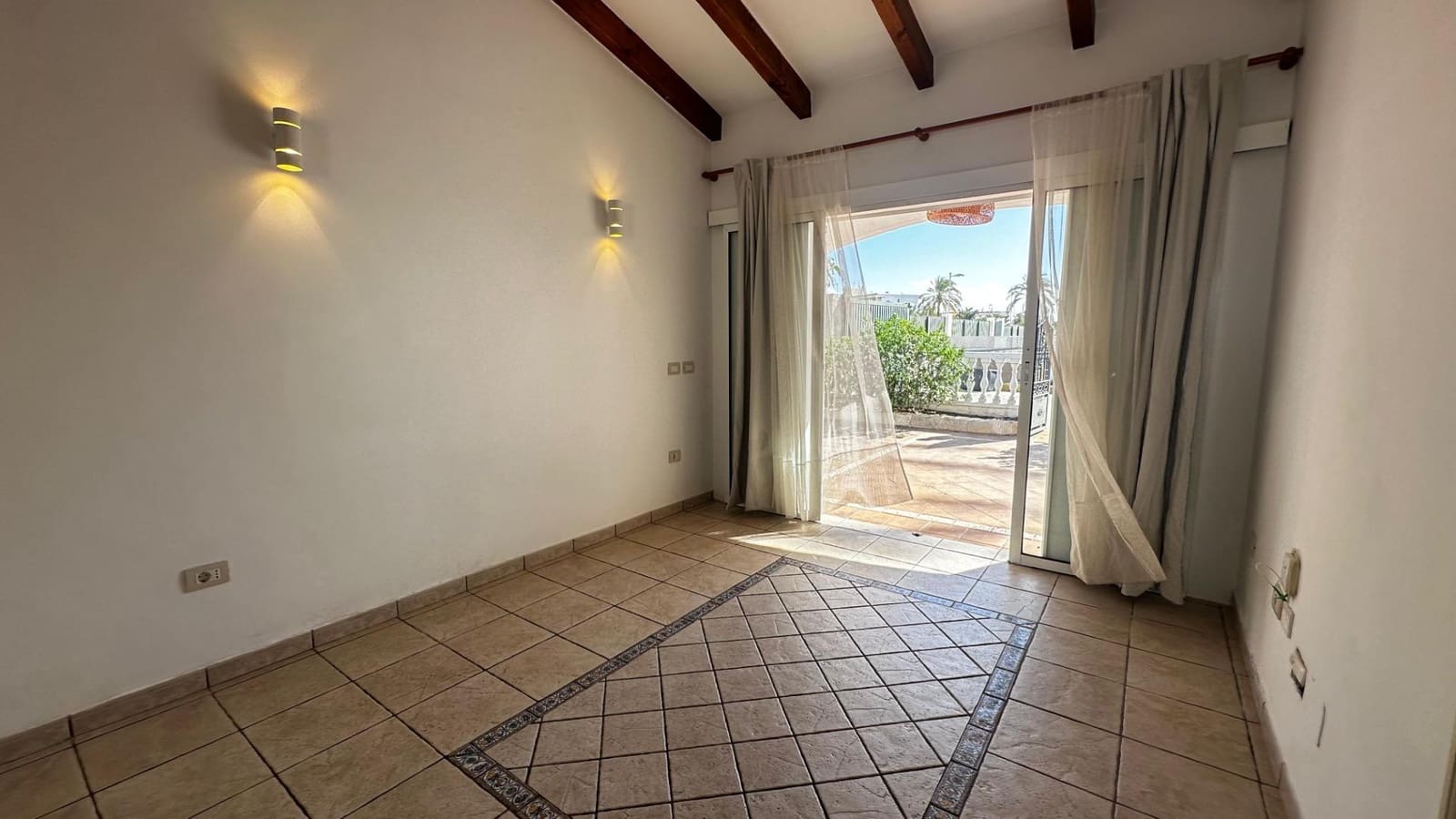 Bungalow de 2 habitaciones en Playa del Inglés en venta con piscina - 369.000 € (Ref: 9497161)