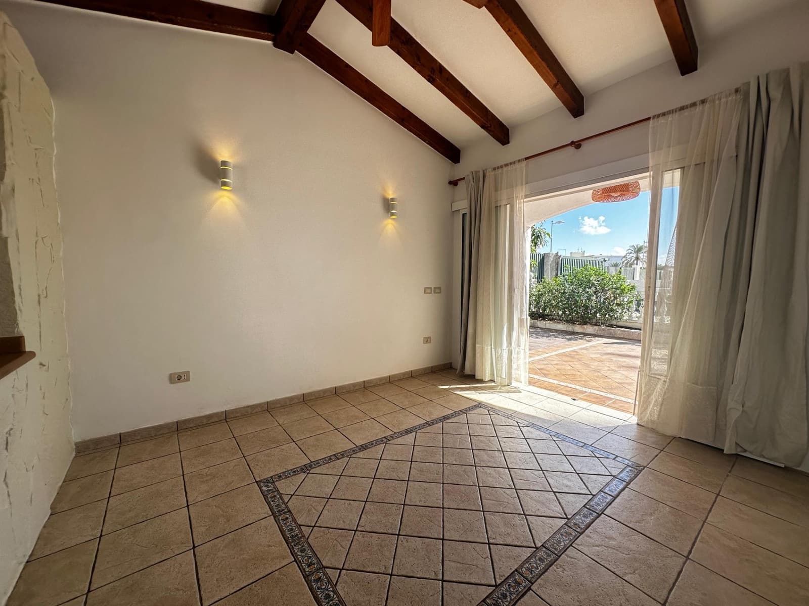 Bungalow de 2 habitaciones en Playa del Inglés en venta con piscina - 369.000 € (Ref: 9497161)