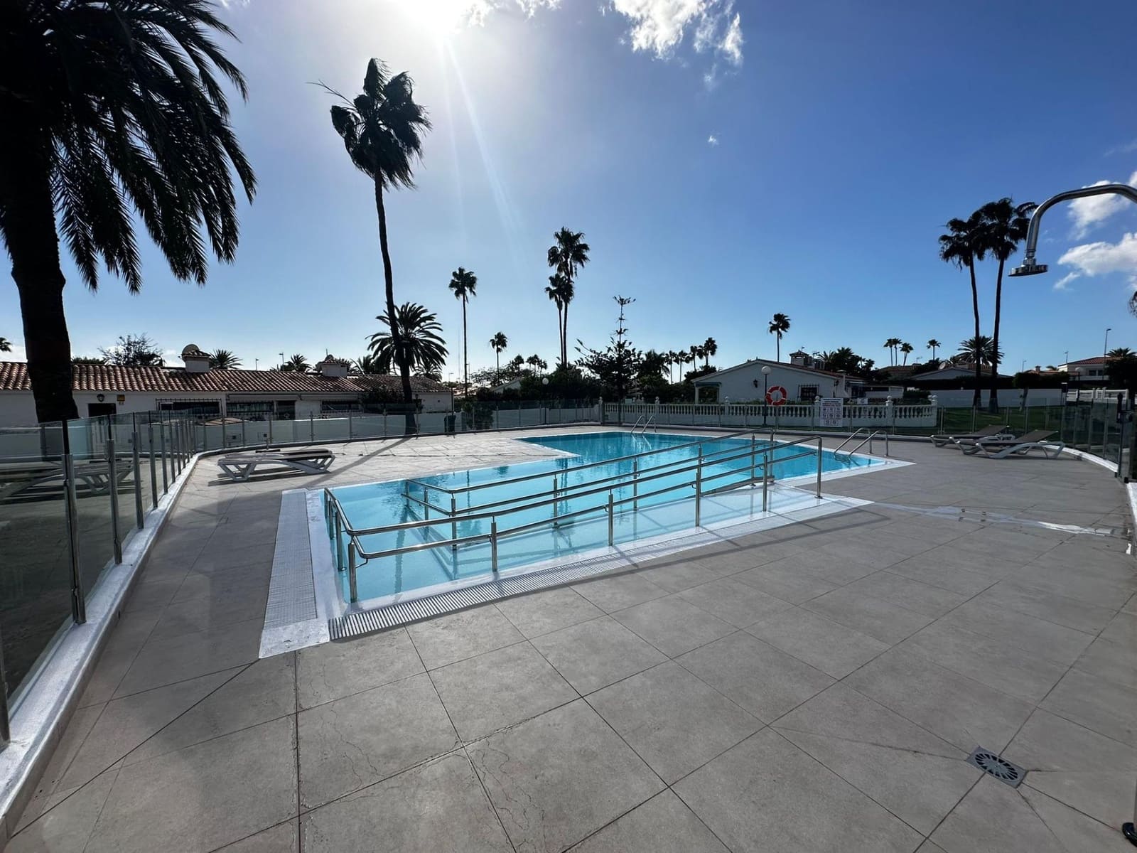 Bungalow de 2 habitaciones en Playa del Inglés en venta con piscina - 369.000 € (Ref: 9497161)