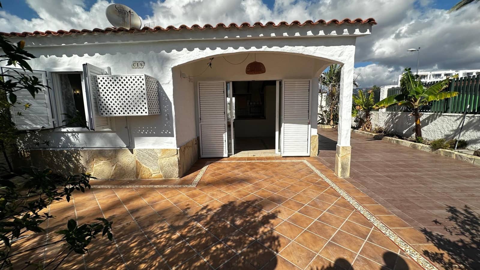Bungalow de 2 habitaciones en Playa del Inglés en venta con piscina - 369.000 € (Ref: 9497161)