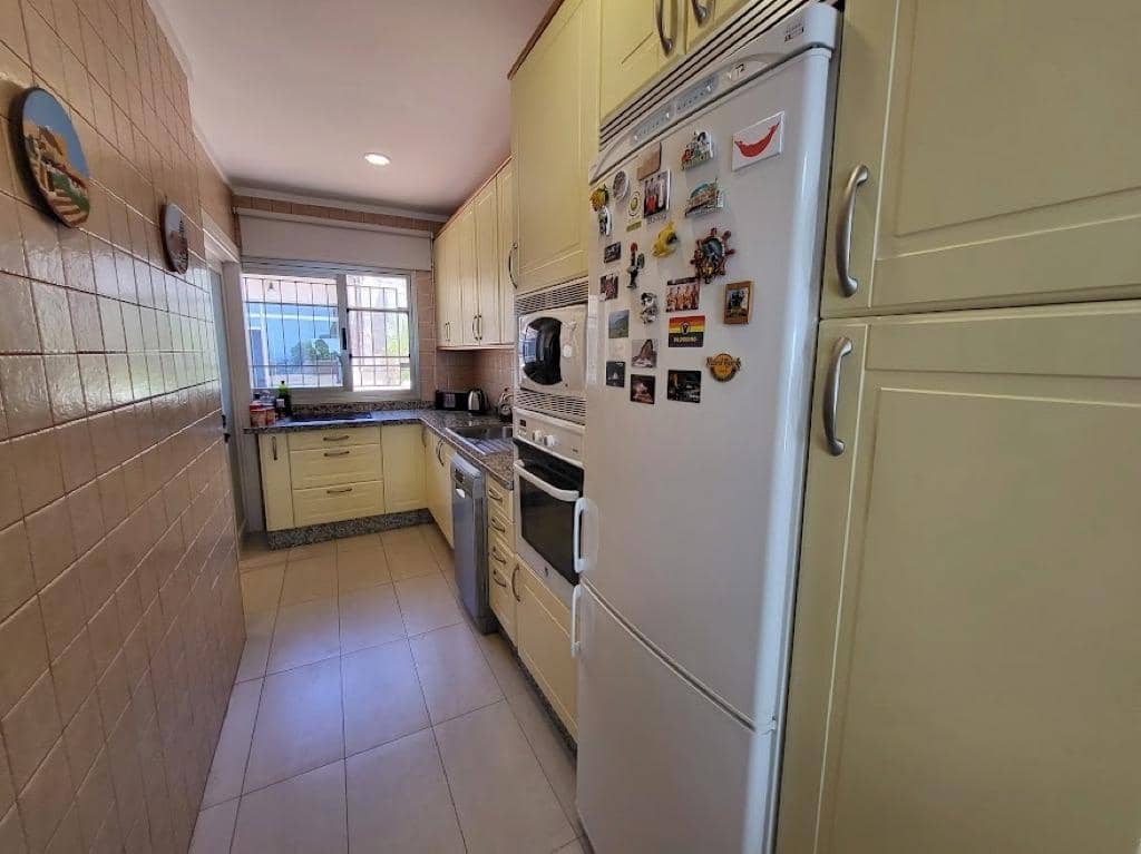 2 soverom Leilighet til leie i Amadores - € 2 000 (Ref: 9518879)