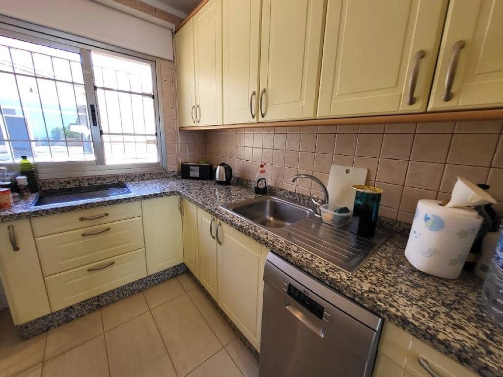 2 soverom Leilighet til leie i Amadores - € 2 000 (Ref: 9518879)