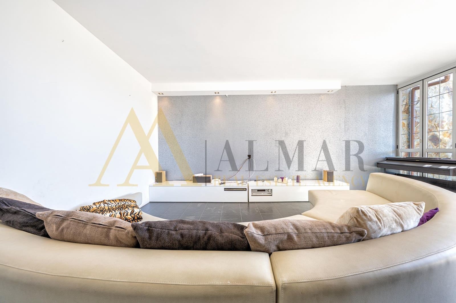 5 bedroom Villa for sale in San Bartolome de Tirajana with pool garage - € 1,150,000 (Ref: 9530493)