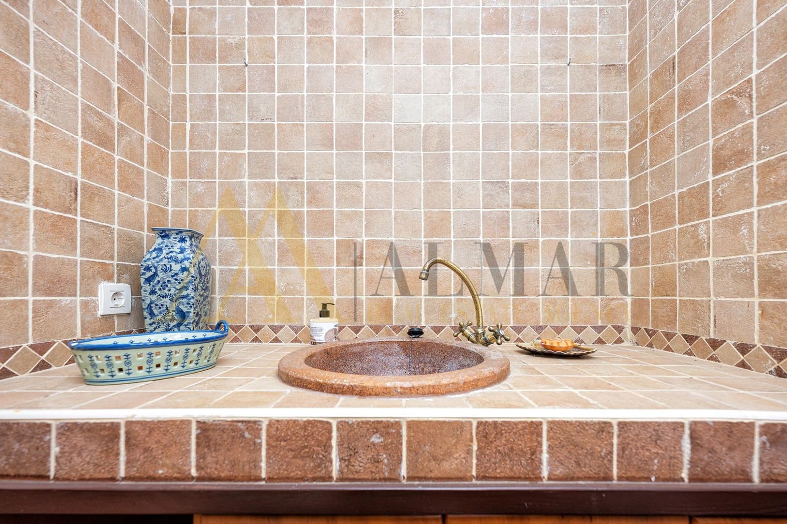 5 bedroom Villa for sale in San Bartolome de Tirajana with pool garage - € 1,150,000 (Ref: 9530493)