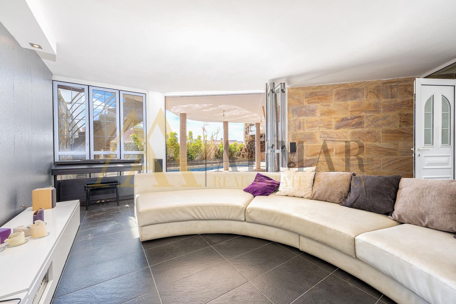 5 Zimmer Villa zu verkaufen in San Bartolome de Tirajana mit Pool Garage - 980.000 € (Ref: 9530493)