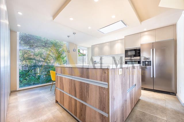 5 Zimmer Villa zu verkaufen in San Bartolomé de Tirajana mit Pool Garage - 980.000 € (Ref: 9530493)