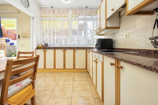 3 slaapkamer Appartement te koop in San Bartolomé de Tirajana met zwembad - € 395.000 (Ref: 9582917)