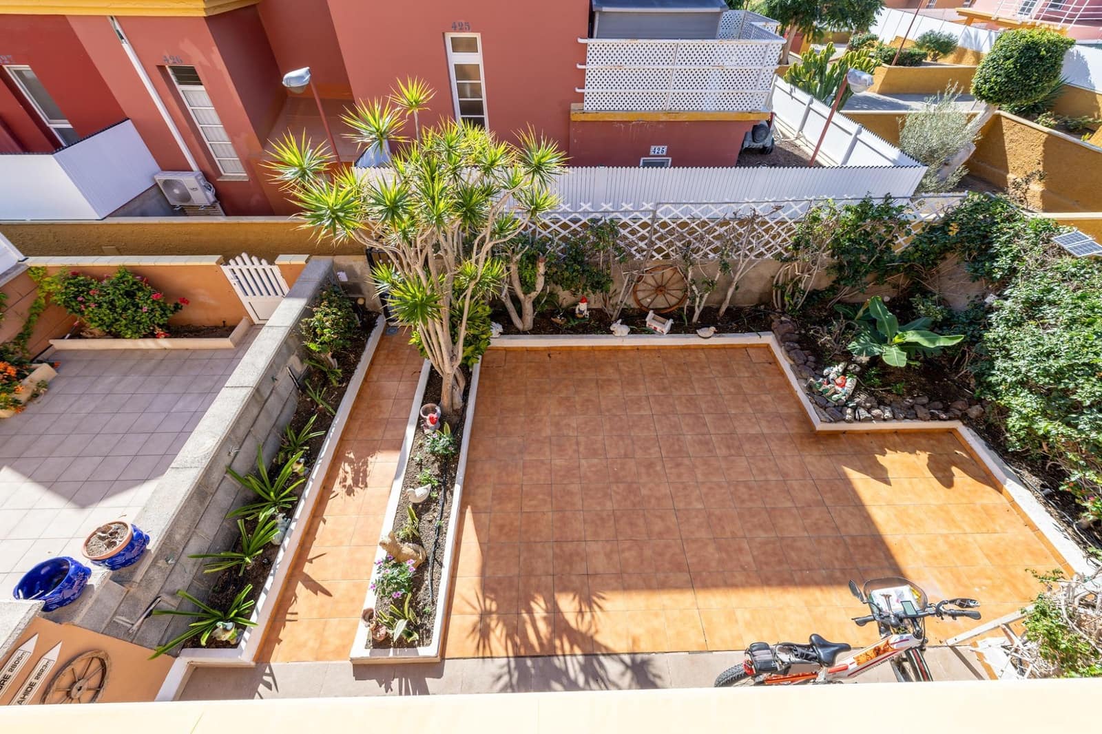 3 bedroom Apartment for sale in San Bartolome de Tirajana with pool - € 395,000 (Ref: 9582917)