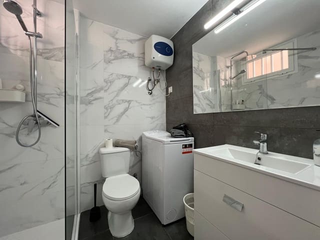 1 makuuhuone Huoneisto vuokrattavana paikassa Playa del Inglés, San Bartolomé de Tirajana mukana uima-altaan - 1 400 € (Ref: 9601179)