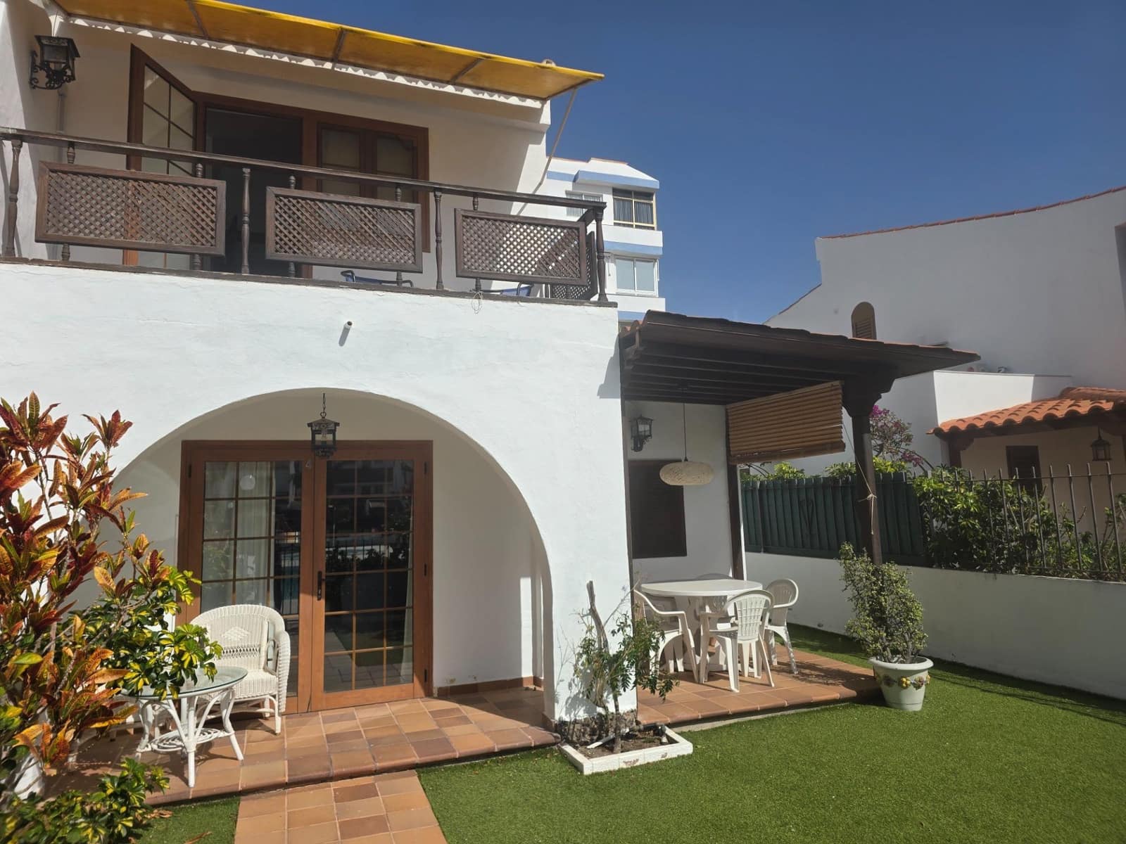 2 slaapkamer Appartement te huur in Playa del Ingles met zwembad garage - € 2.000 (Ref: 9608032)