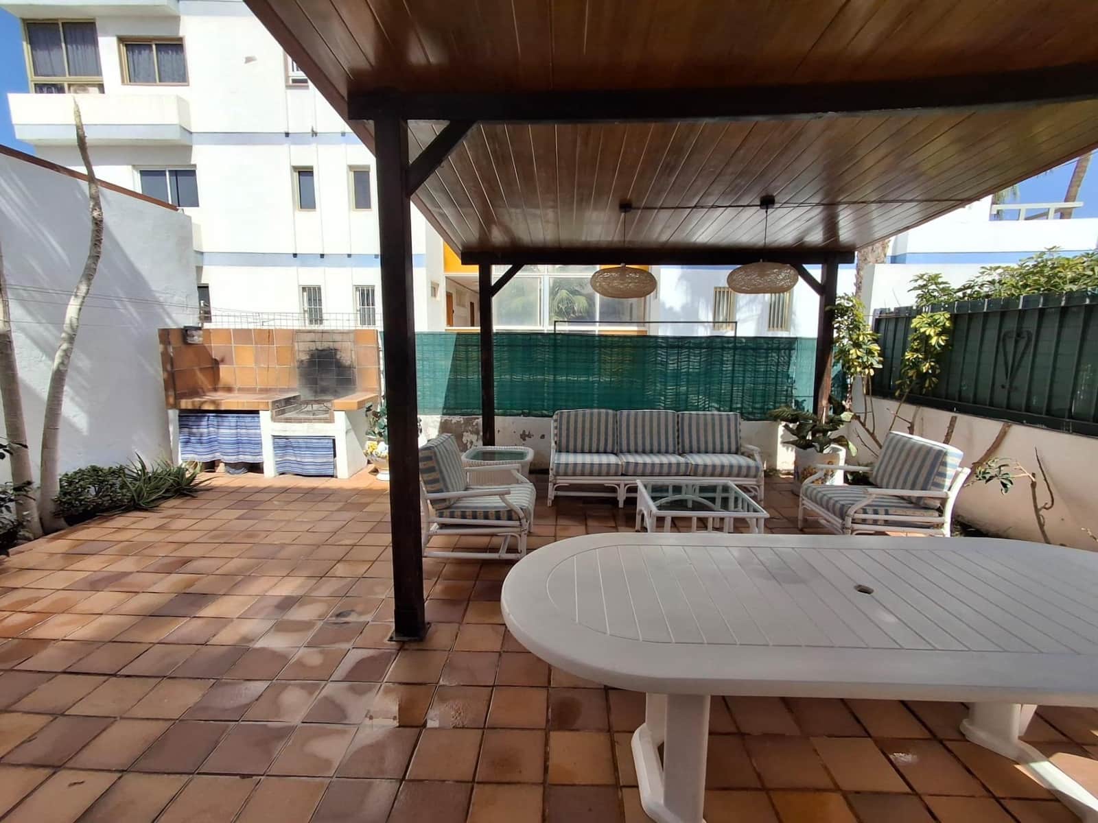 2 slaapkamer Appartement te huur in Playa del Ingles met zwembad garage - € 2.000 (Ref: 9608032)