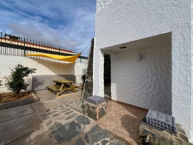 2 slaapkamer Rijtjeshuis te koop in Playa del Inglés, San Bartolomé de Tirajana met zwembad - € 350.000 (Ref: 9674178)