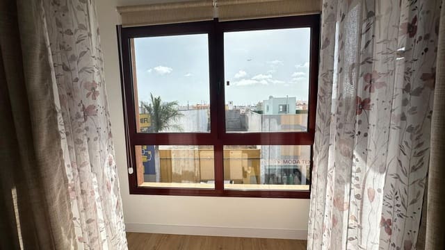 Appartement de 1 chambre à louer à Santa Lucía de Tirajana - 950 € (Ref: 9721667)