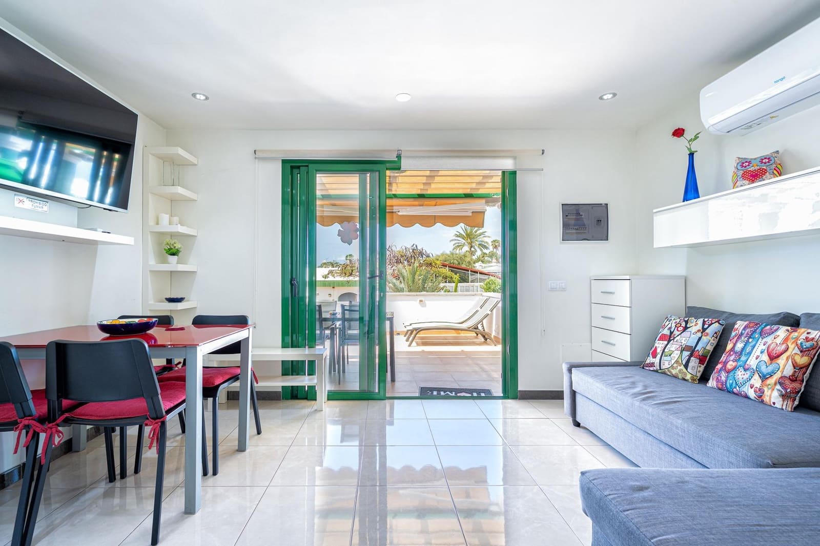 2 makuuhuone Bungalow myytävänä paikassa Maspalomas mukana uima-altaan - 319 000 € (Ref: 9758938)