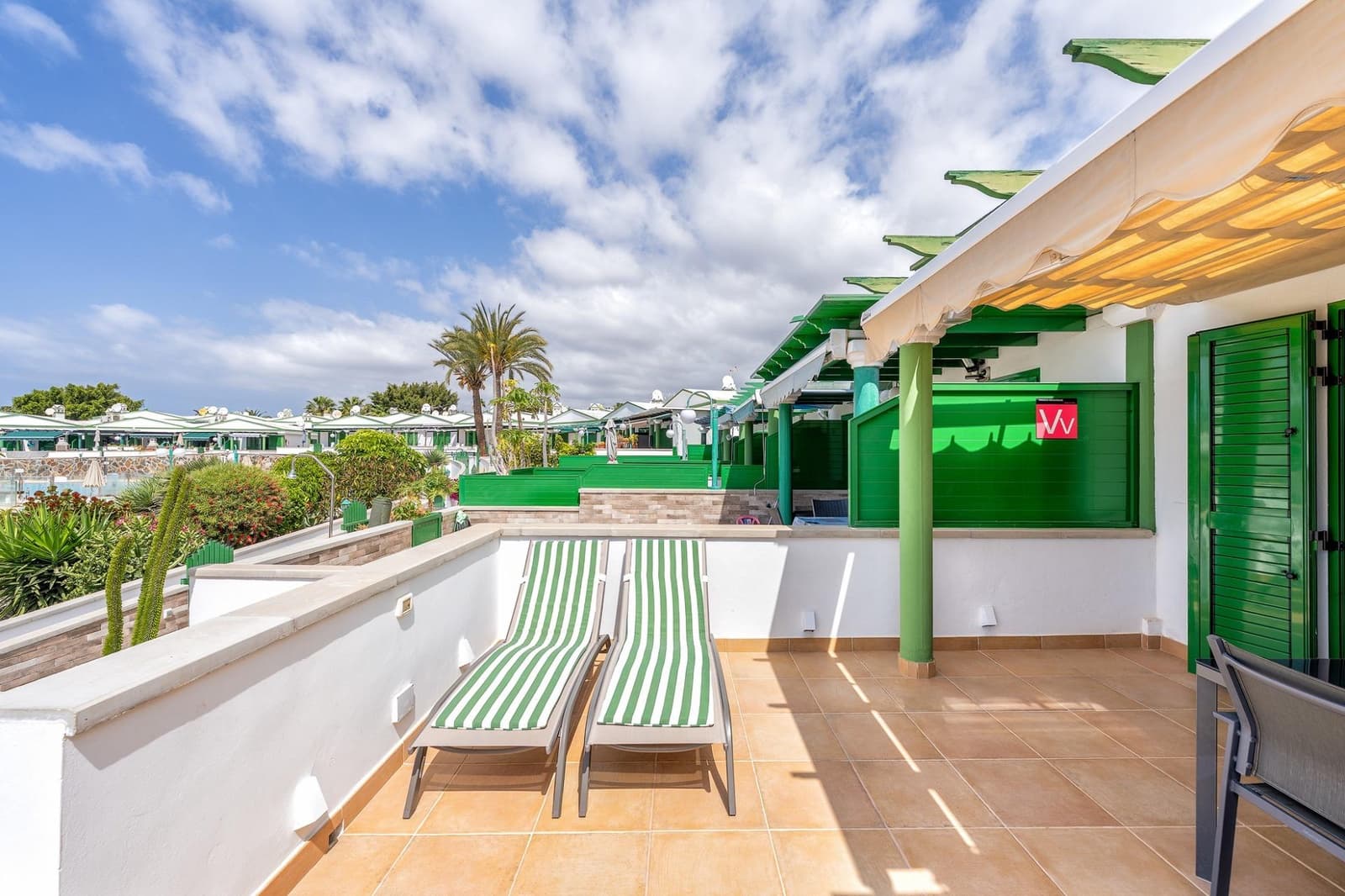 2 makuuhuone Bungalow myytävänä paikassa Maspalomas mukana uima-altaan - 319 000 € (Ref: 9758938)