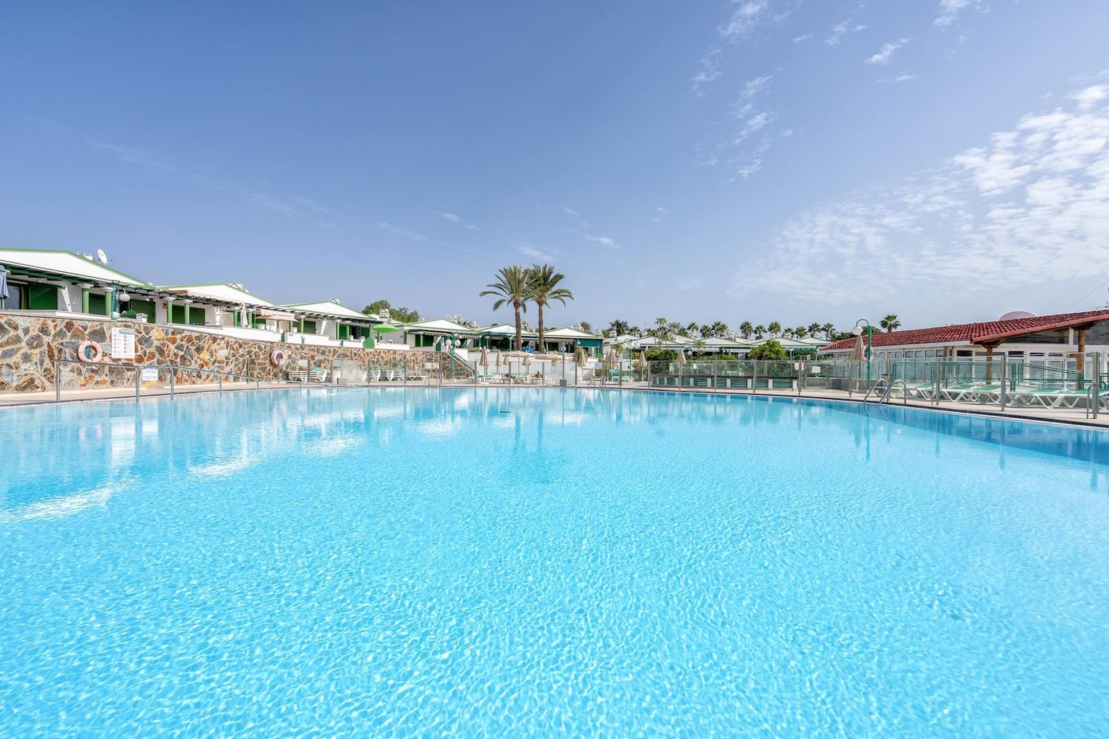 2 makuuhuone Bungalow myytävänä paikassa Maspalomas mukana uima-altaan - 319 000 € (Ref: 9758938)