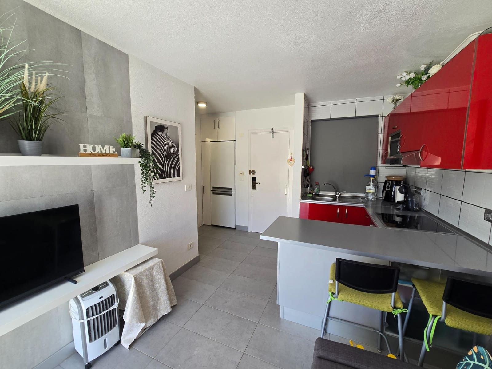 1 soveværelse Lejlighed til leje i Puerto Rico med swimmingpool - € 800 (Ref: 9761954)