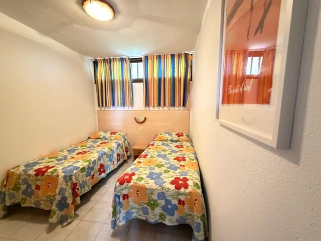 2 slaapkamer Appartement te huur in Playa del Inglés, San Bartolomé de Tirajana met zwembad - € 1.400 (Ref: 9783602)