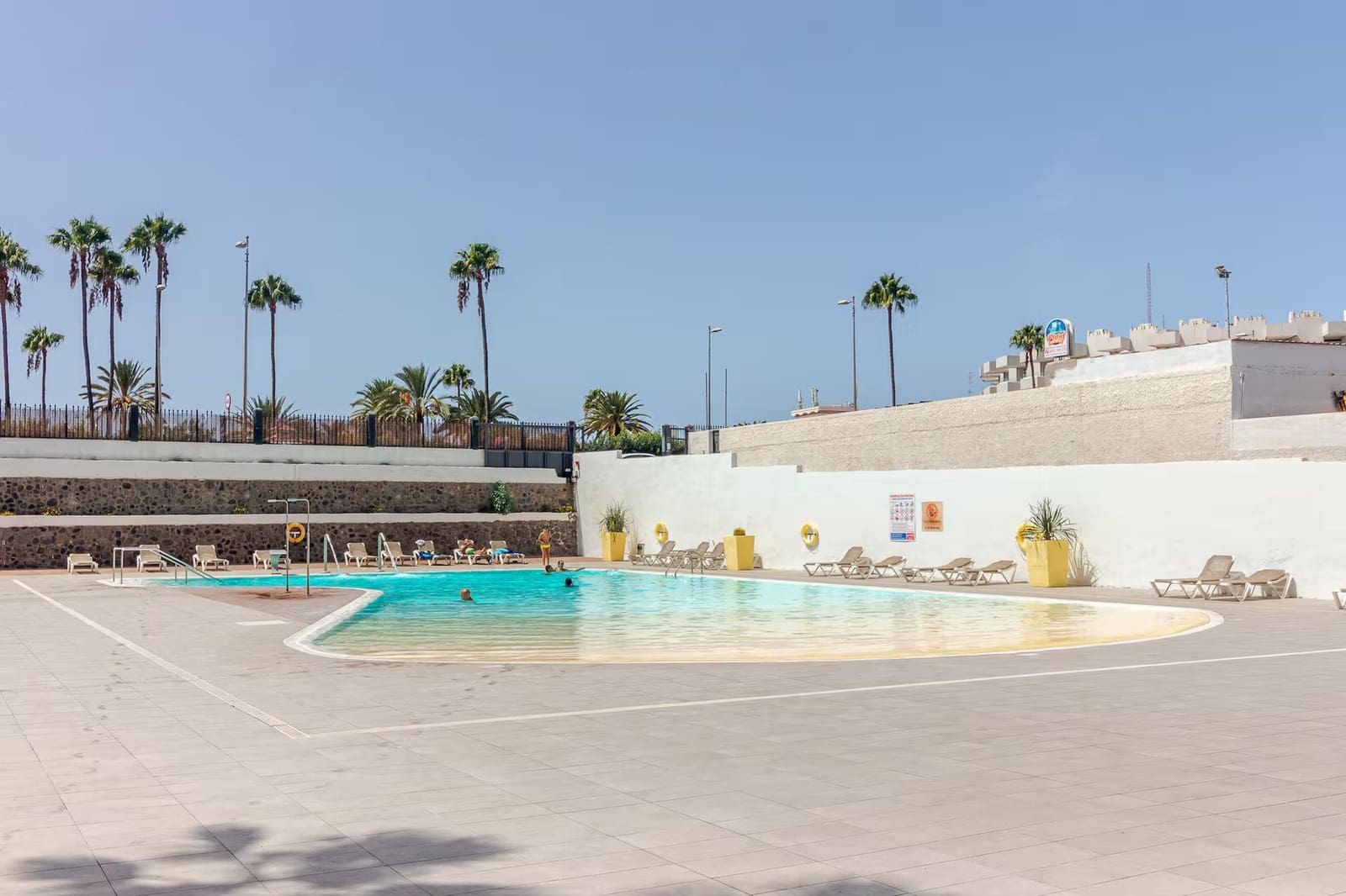 Apartamento de 2 habitaciones en Playa del Inglés en venta con piscina garaje - 260.000 € (Ref: 9818185)