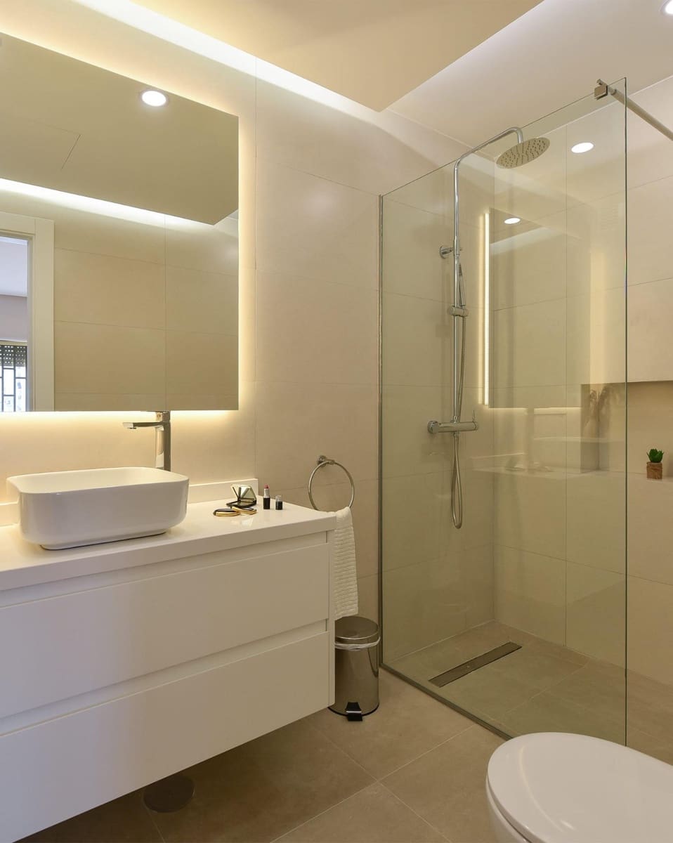 2 bedroom Apartment for rent in Las Palmas de Gran Canaria - € 2,000 (Ref: 9849332)