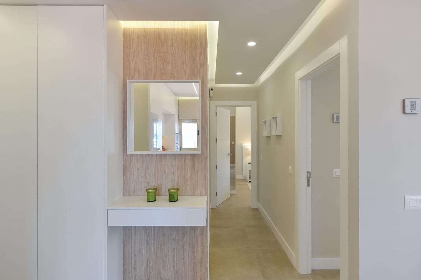 2 bedroom Apartment for rent in Las Palmas de Gran Canaria - € 2,000 (Ref: 9849332)