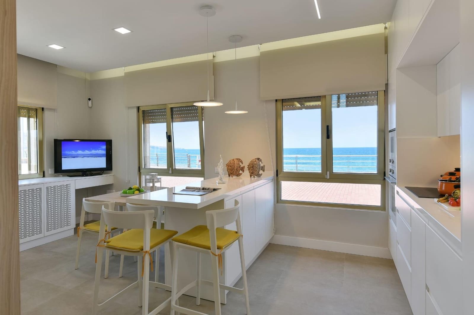 2 bedroom Apartment for rent in Las Palmas de Gran Canaria - € 2,000 (Ref: 9849332)