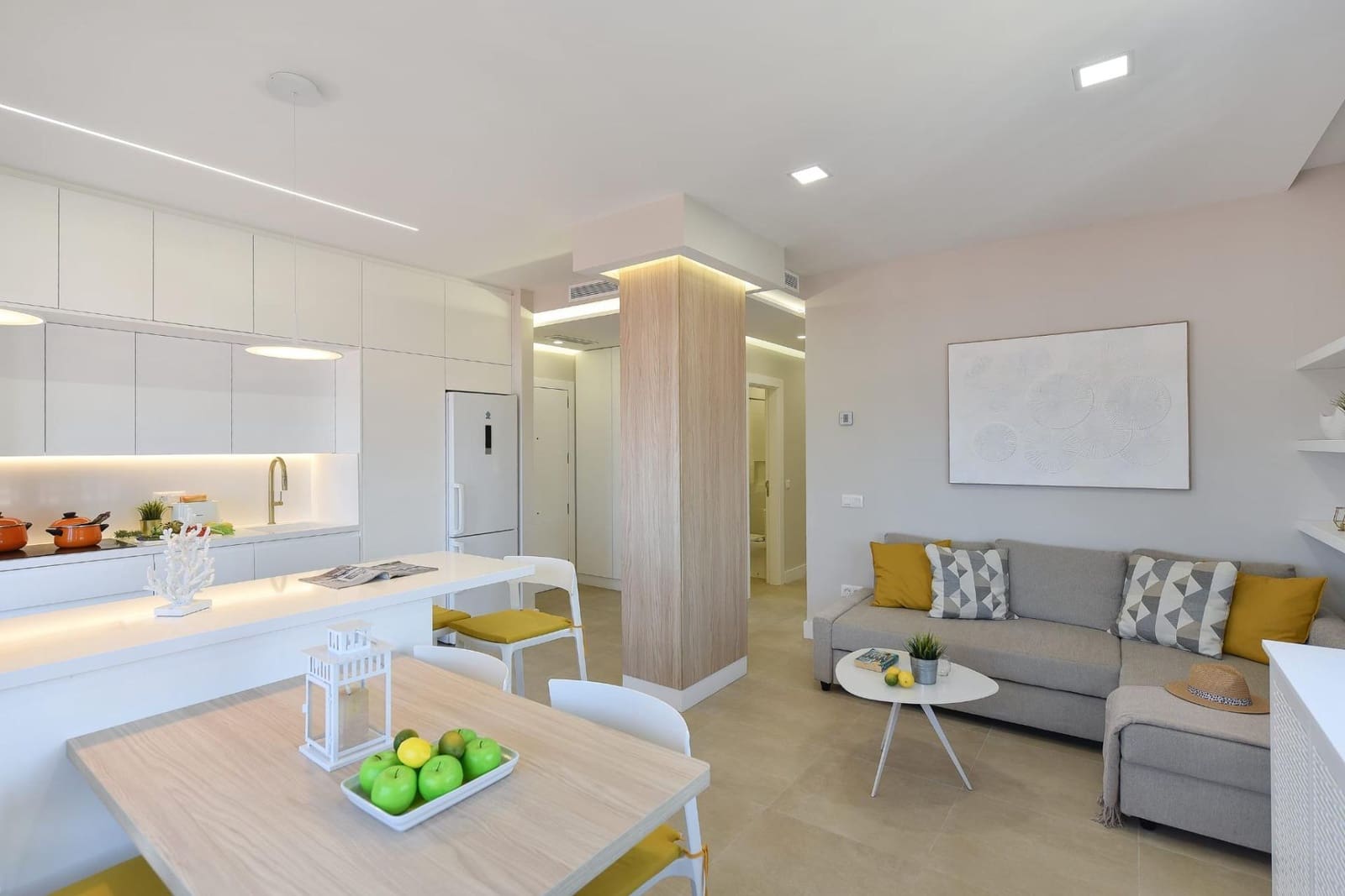 2 bedroom Apartment for rent in Las Palmas de Gran Canaria - € 2,000 (Ref: 9849332)
