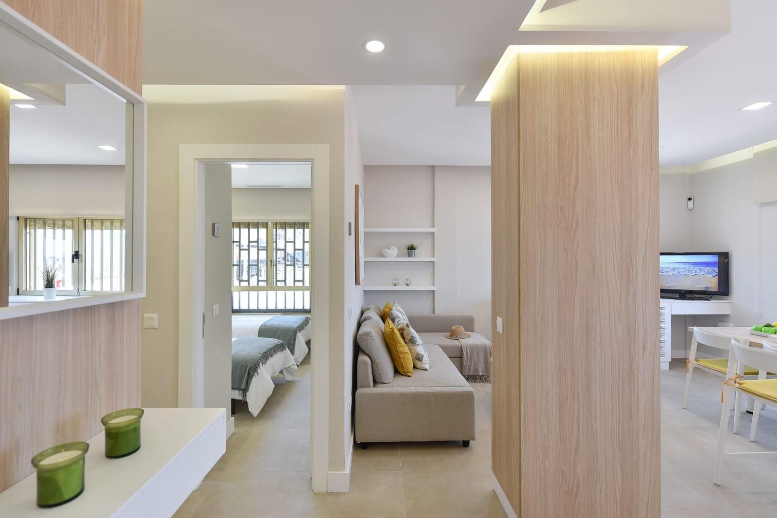 2 bedroom Apartment for rent in Las Palmas de Gran Canaria - € 2,000 (Ref: 9849332)