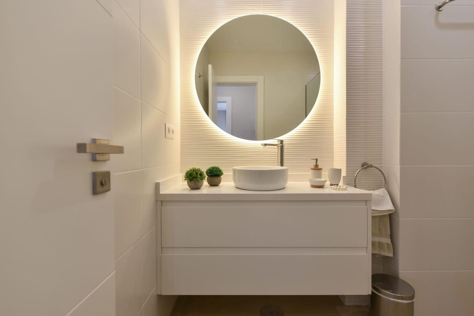 2 bedroom Apartment for rent in Las Palmas de Gran Canaria - € 2,000 (Ref: 9849332)