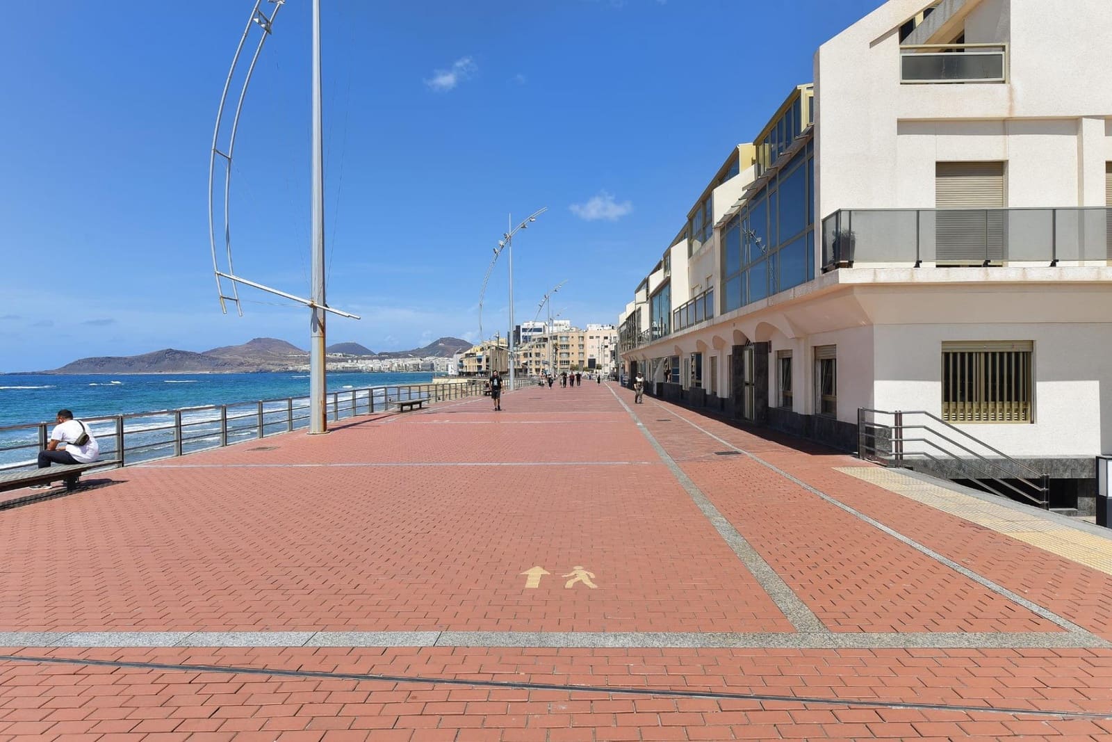 2 bedroom Apartment for rent in Las Palmas de Gran Canaria - € 2,000 (Ref: 9849332)