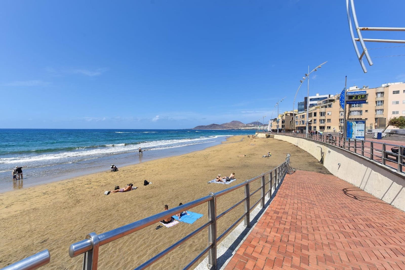 2 bedroom Apartment for rent in Las Palmas de Gran Canaria - € 2,000 (Ref: 9849332)