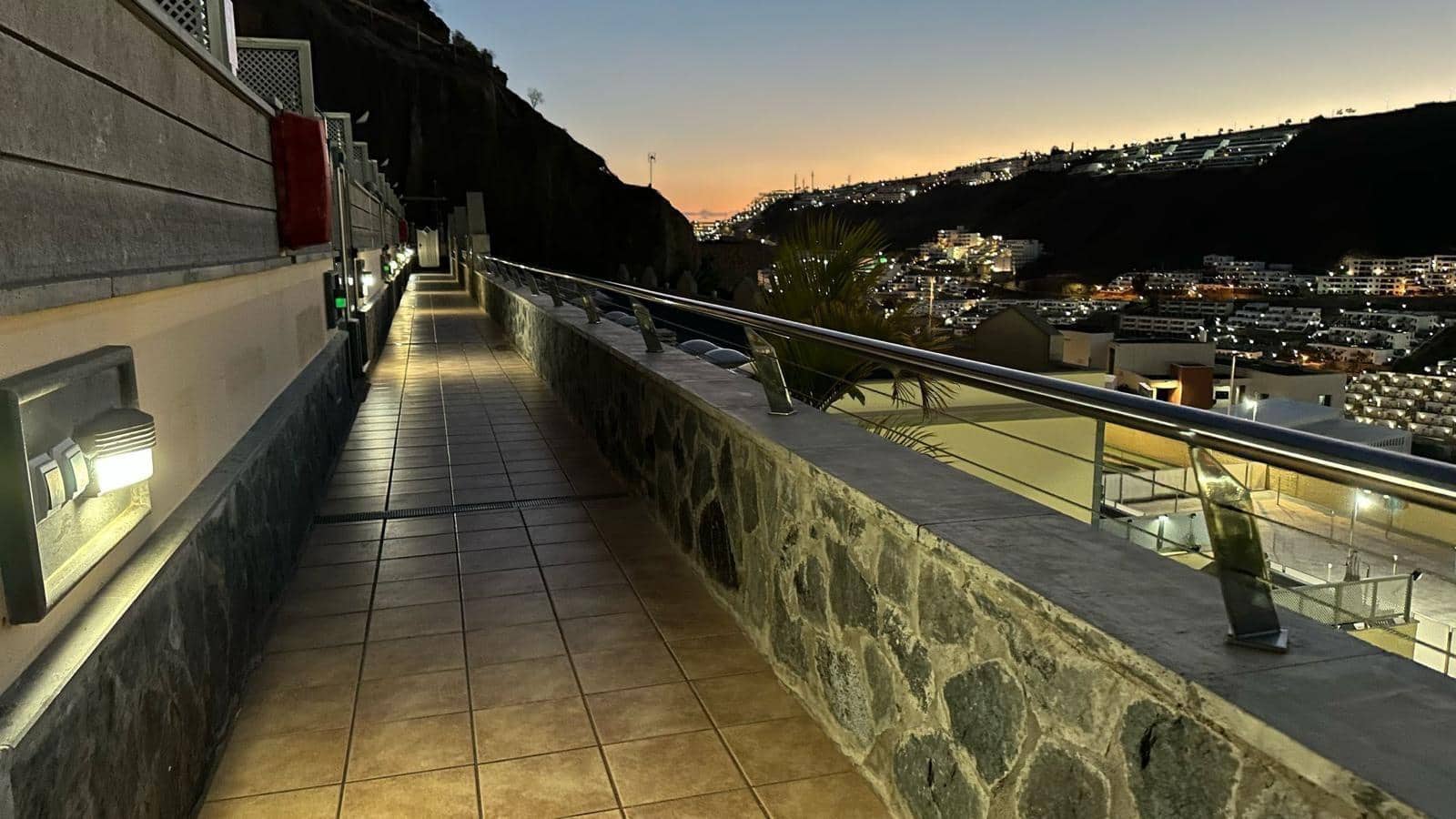 Apartamento de 2 habitaciones en Puerto Rico en alquiler con piscina garaje - 1.500 € (Ref: 9861854)