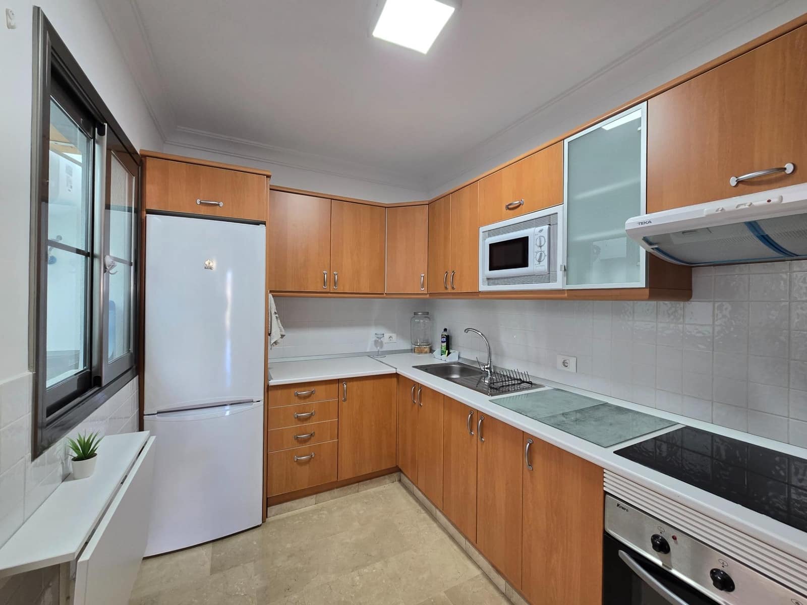 Apartamento de 2 habitaciones en Puerto Rico en alquiler con piscina garaje - 1.500 € (Ref: 9861854)
