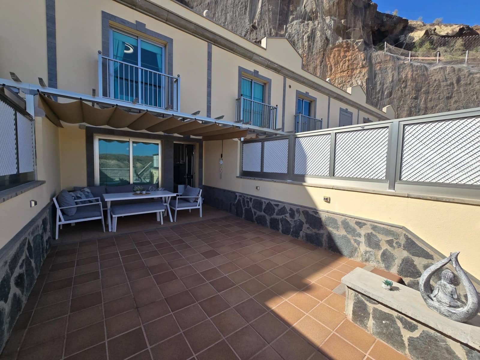 Apartamento de 2 habitaciones en Puerto Rico en alquiler con piscina garaje - 1.500 € (Ref: 9861854)