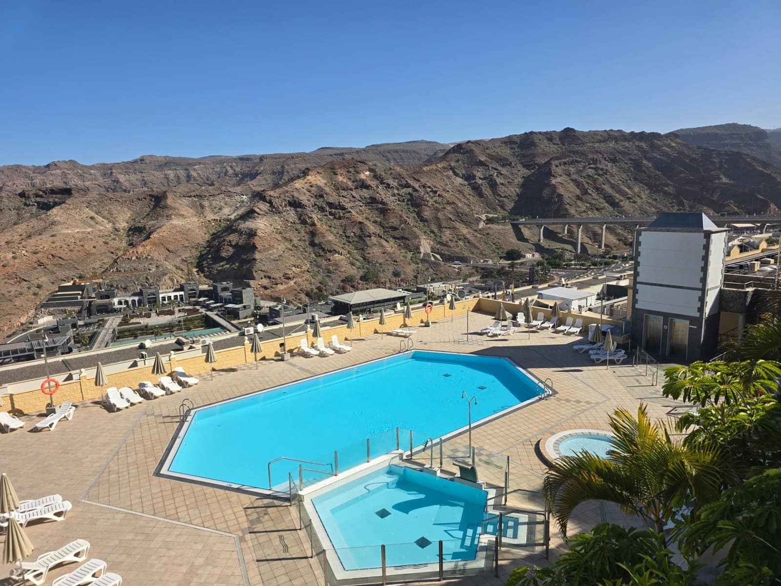 Apartamento de 2 habitaciones en Puerto Rico en alquiler con piscina garaje - 1.500 € (Ref: 9861854)
