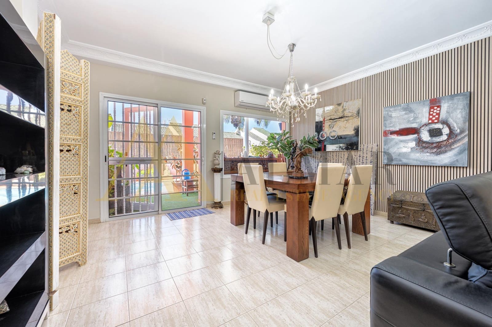 3 sypialnia Willa na sprzedaż w Sonneland z basenem garażem - 1 060 000 € (Ref: 9890361)