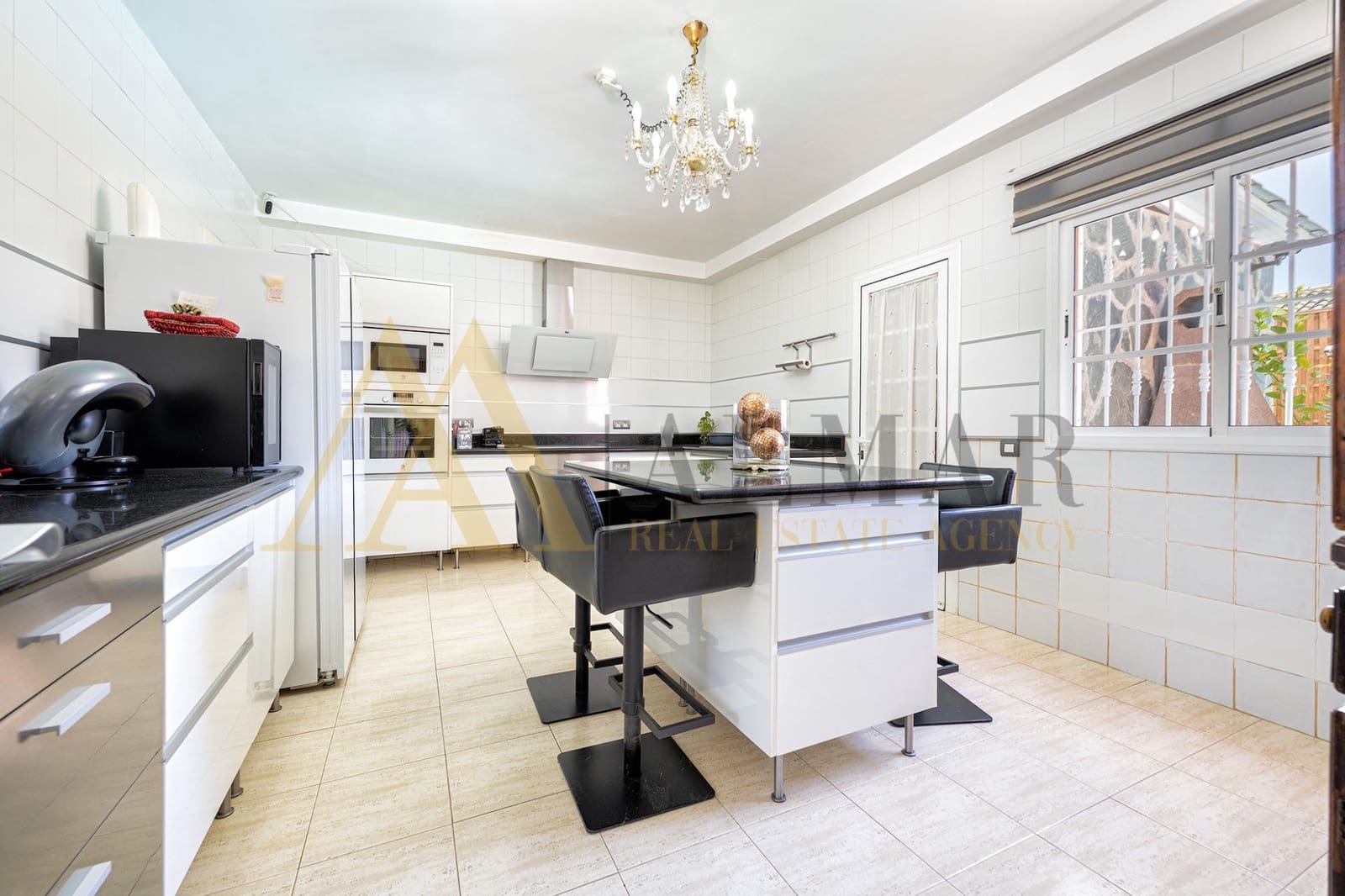 3 sypialnia Willa na sprzedaż w Sonneland z basenem garażem - 1 060 000 € (Ref: 9890361)