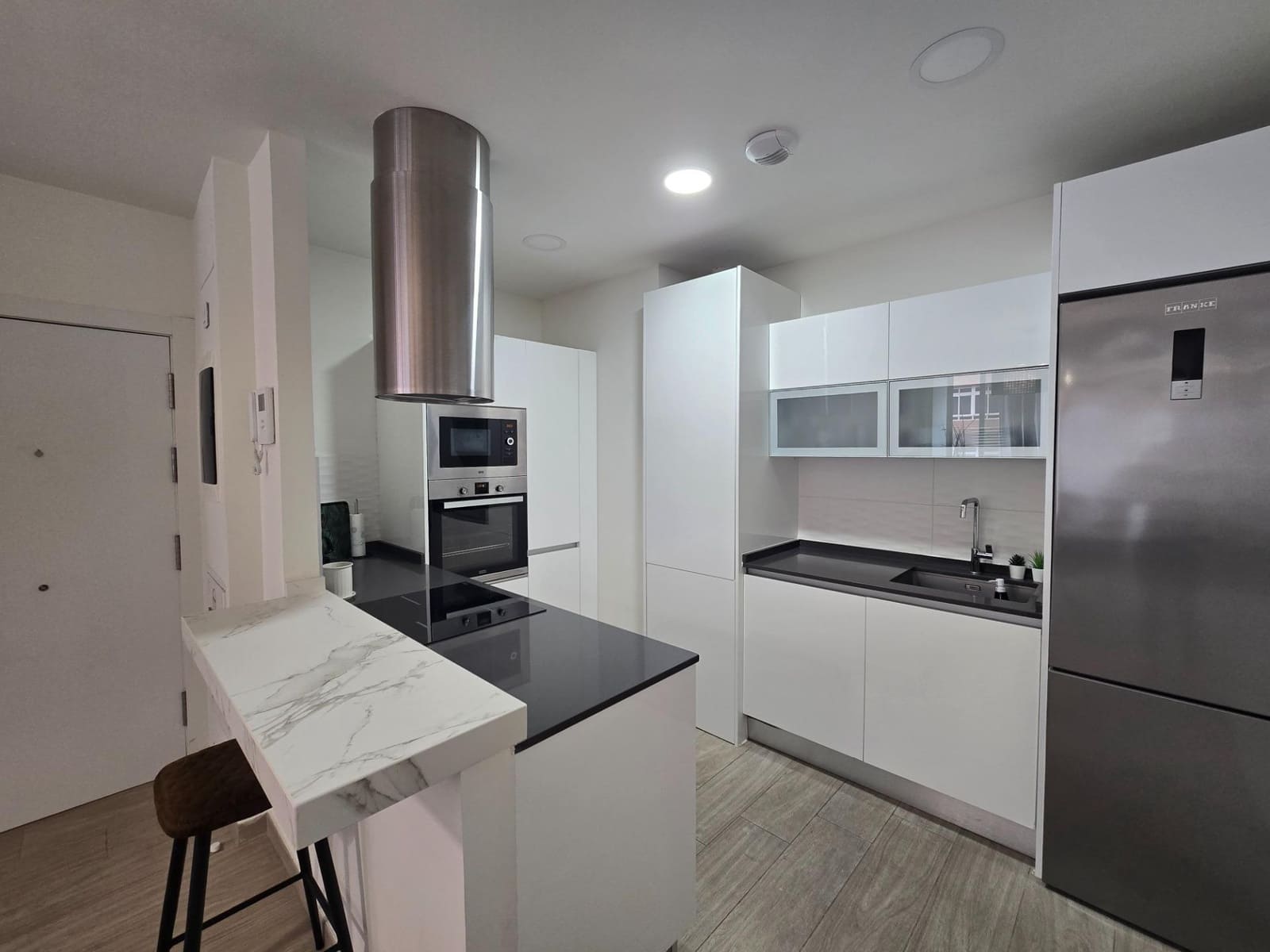 2 sovrum Lägenhet att hyra i Las Palmas de Gran Canaria med garage - 2 200 € (Ref: 9907578)