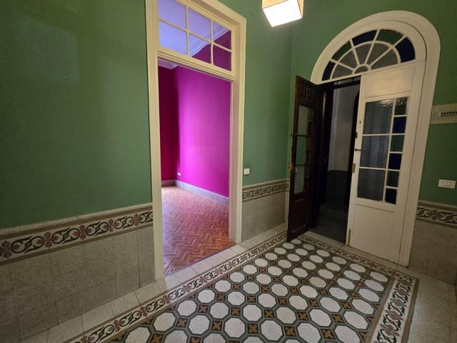 Appartement de 3 chambres à louer à Centro, Las Palmas de Gran Canaria - 1 100 € (Ref: 9913152)