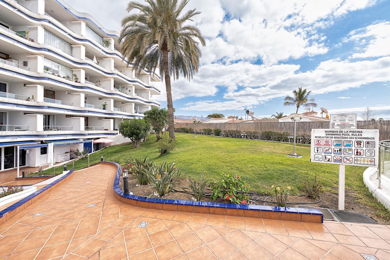 1 slaapkamer Appartement te huur in Playa del Ingles met zwembad garage - € 1.300 (Ref: 9913153)