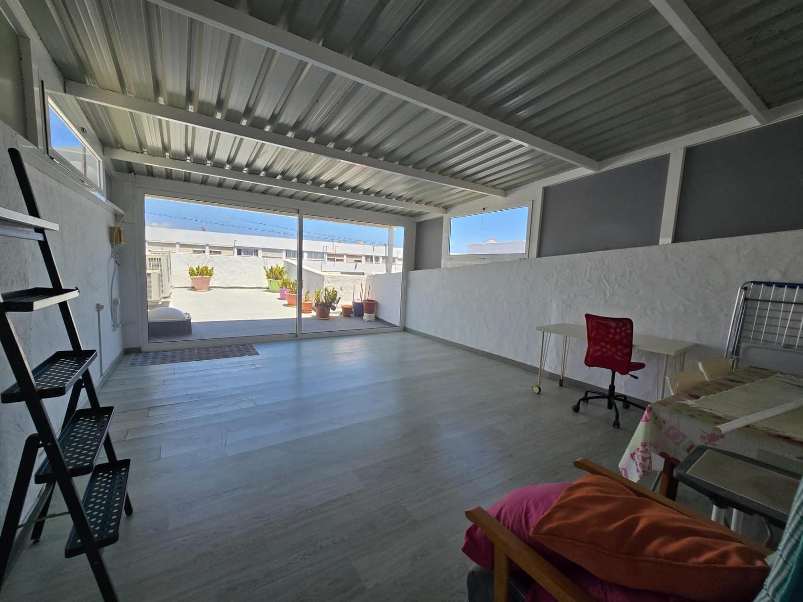 Casa de 3 habitaciones en San Bartolomé de Tirajana en venta - 395.000 € (Ref: 9915796)
