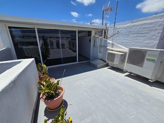 Casa de 3 habitaciones en San Bartolomé de Tirajana en venta - 395.000 € (Ref: 9915796)